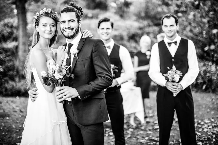 Wedding couple and wedding party in a garden