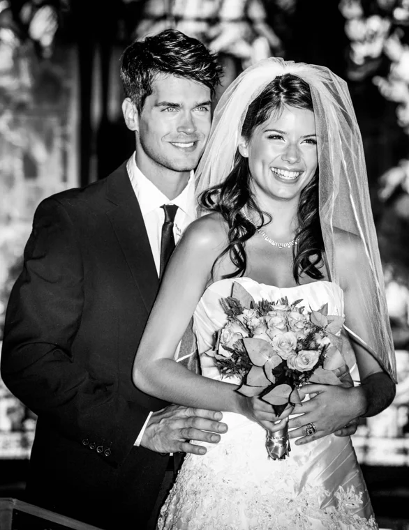 Newlyweds with a colourful bouquet